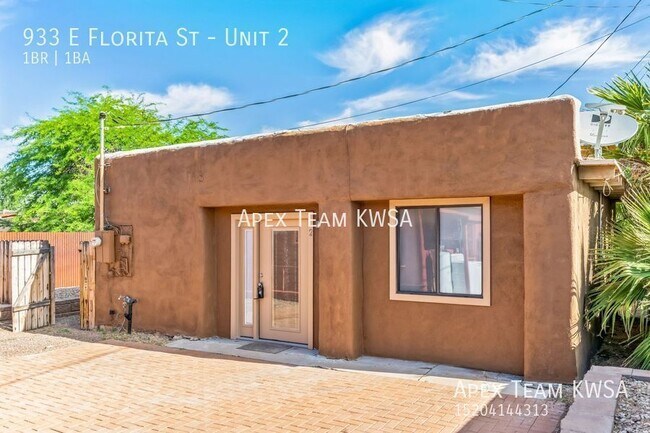Building Photo - 933 E Florita St