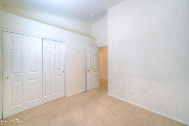 Building Photo - 8900 E Rainier Dr