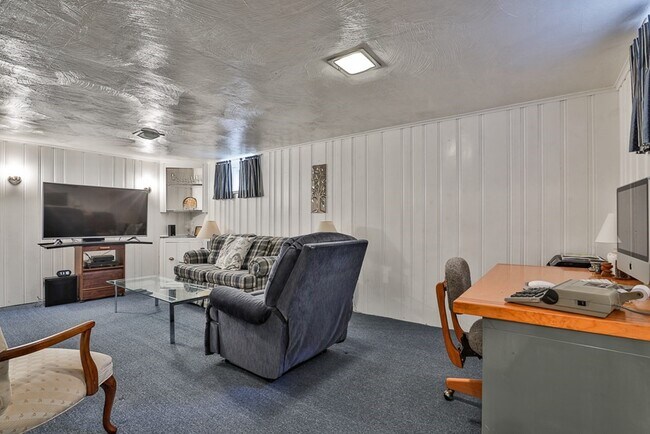 Building Photo - 38 Norwich Cir