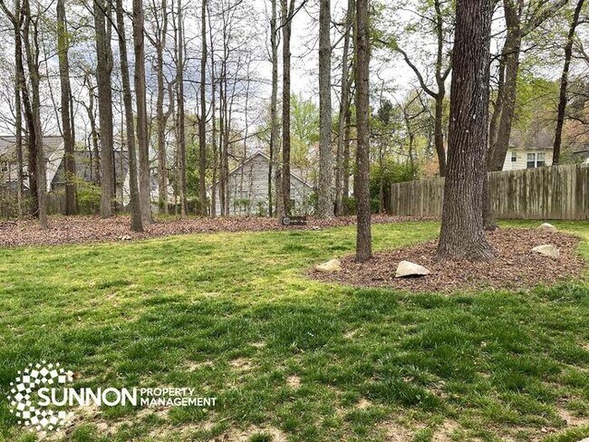 Building Photo - 4 Bed 2.5 Bath House with Great Yard