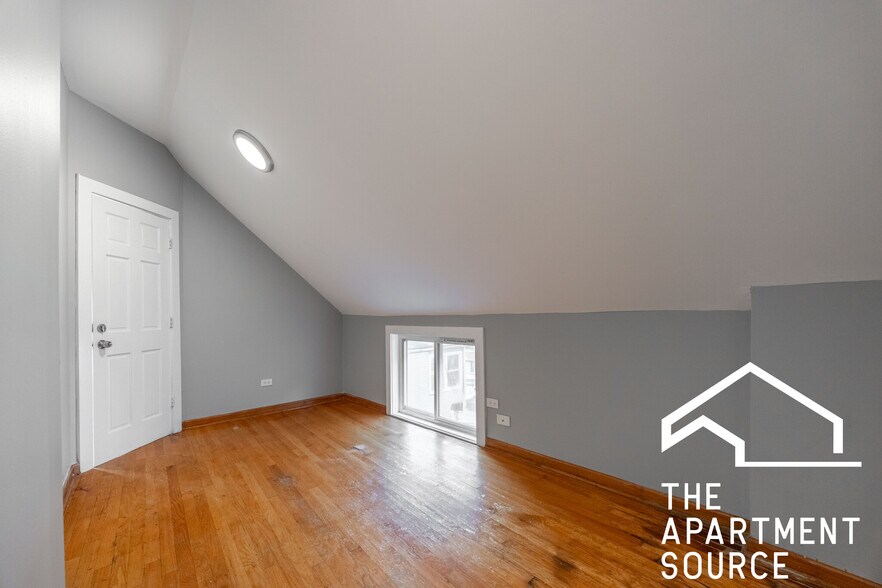 Building Photo - 2655 W Homer St