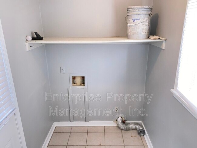 Building Photo - 3654 Mason Ave