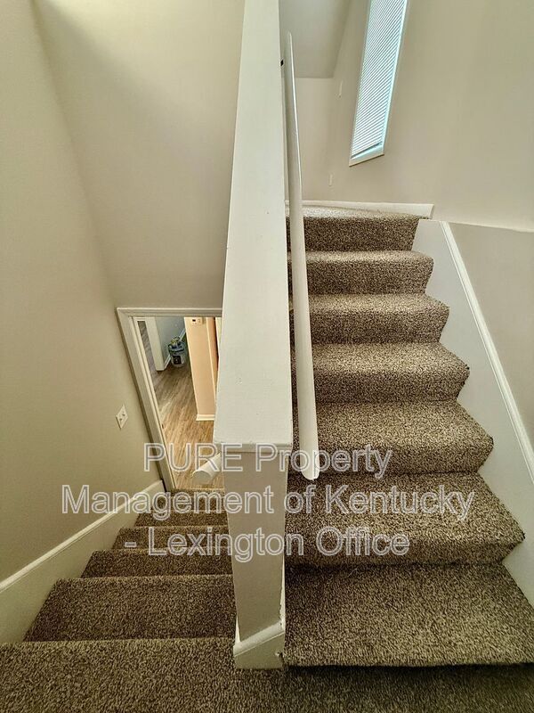 Building Photo - 564 Ohio St