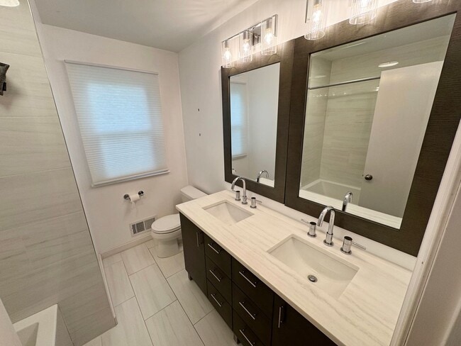 Building Photo - Spacious 4BR/2.5BA Home in Prime West End ...