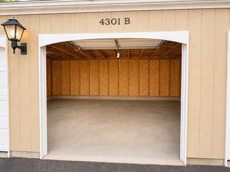 Building Photo - 4301 Cox Dr