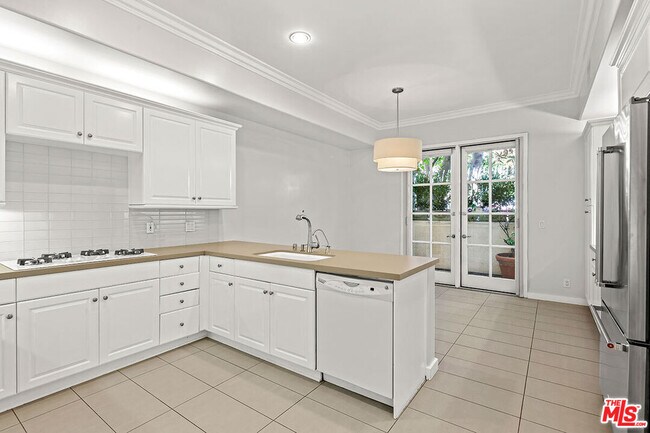 Building Photo - 11500 San Vicente Blvd