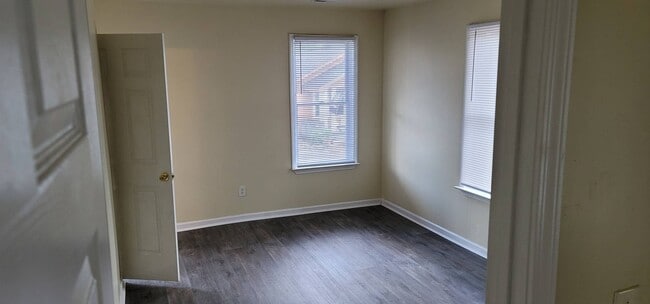 Building Photo - 106 Taylor St