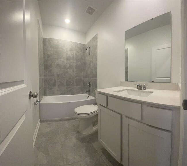 Building Photo - 2440 Skyline Lp