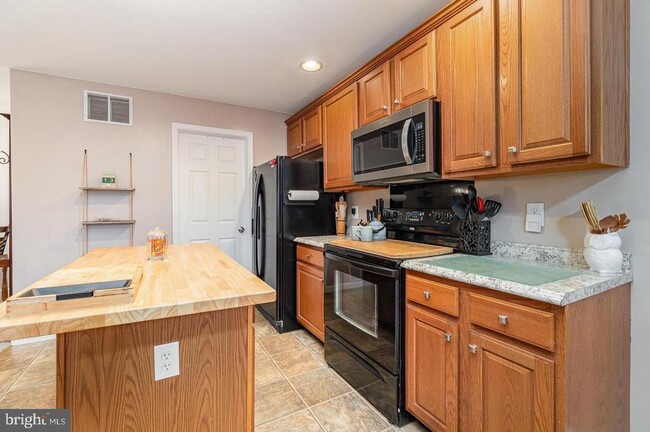 Building Photo - 117 Hawk Ct