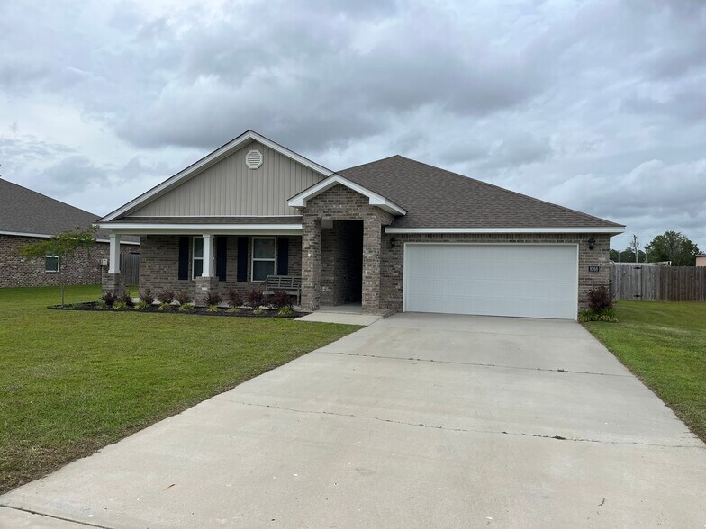 Primary Photo - 8768 Palmetto Dr