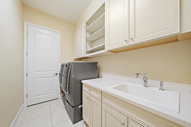 Building Photo - 1037 River Wind Cir