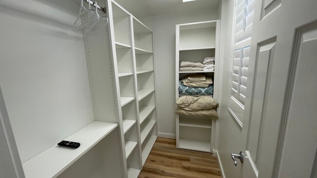 Building Photo - Furnished Short Term Rental