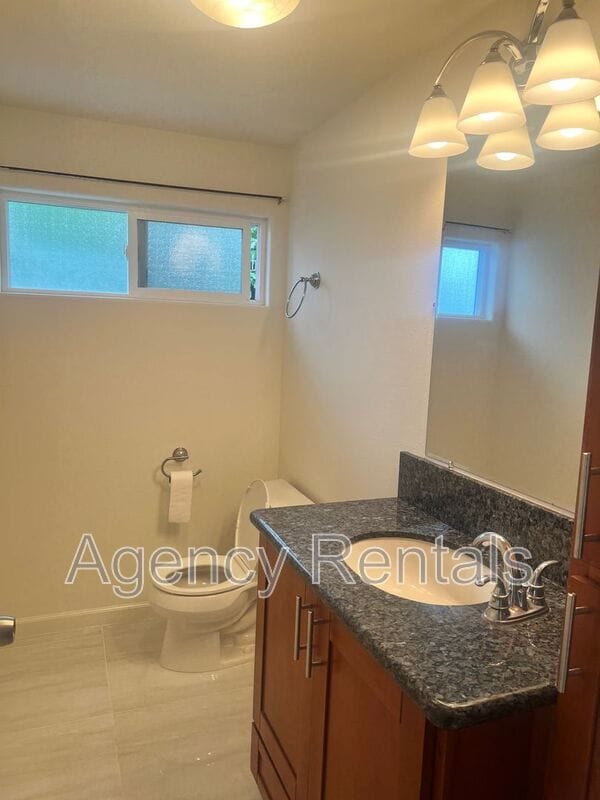 Building Photo - 948 Spencer St