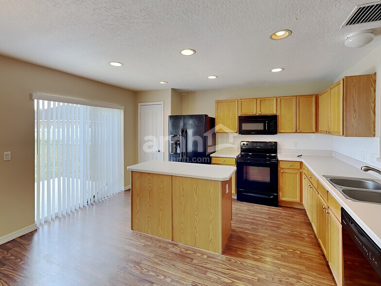 Building Photo - 10512 Boyette Creek Blvd