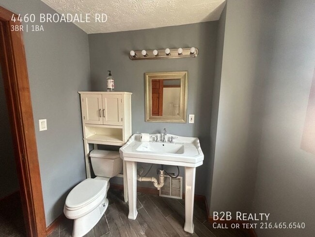 Building Photo - 4460 Broadale Rd