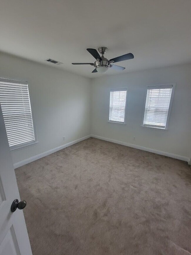 Building Photo - Spacious 4BR Home in Waterlyn in Mooresville