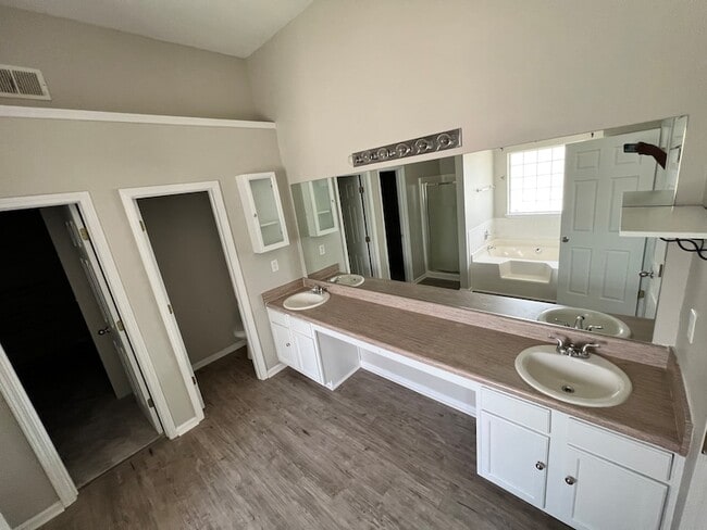 Building Photo - 448 Canoga Ct