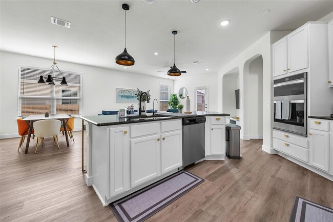 Building Photo - 12520 Anthology St