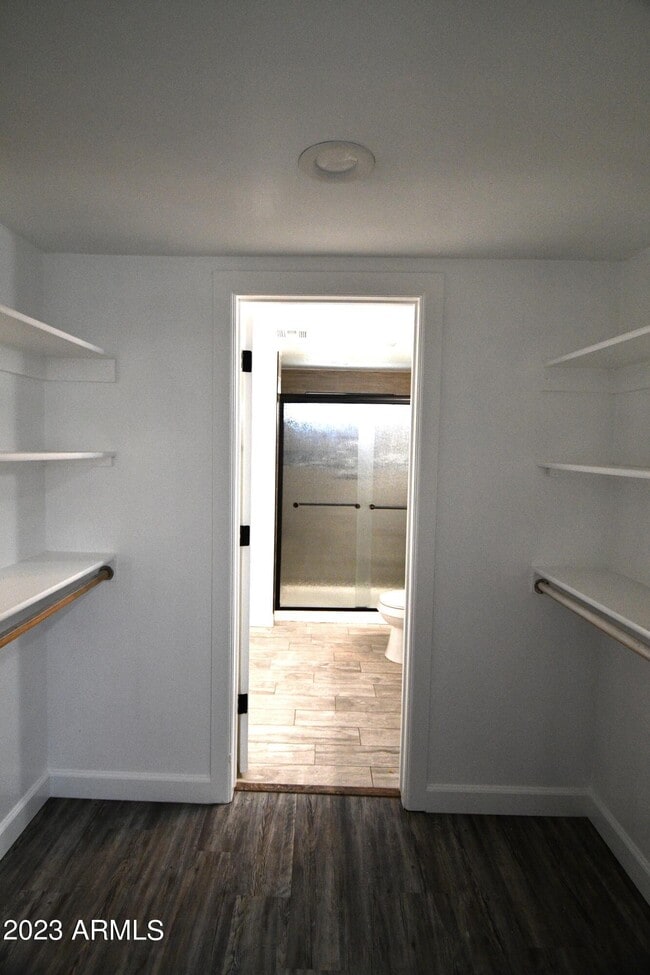 Building Photo - 3018 W Hazelwood St