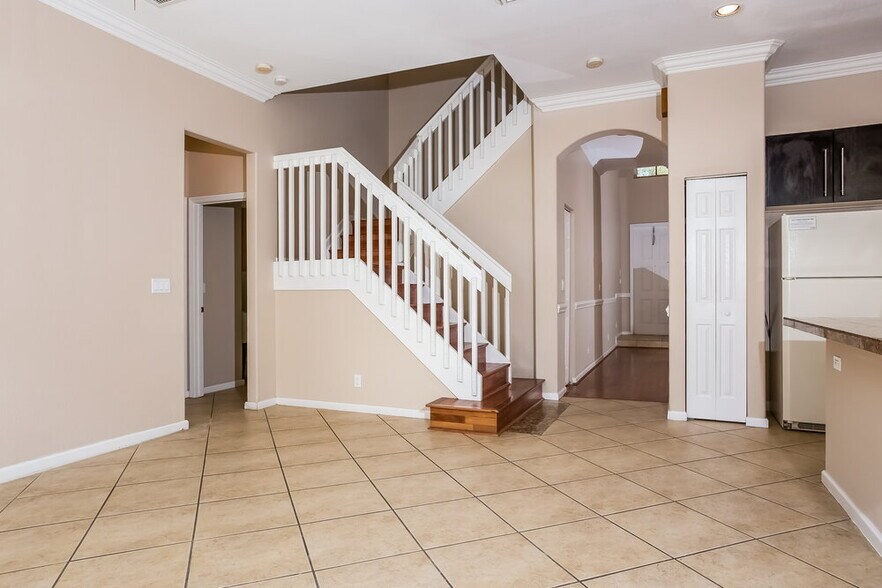 Building Photo - 5293 Sancerre Cir