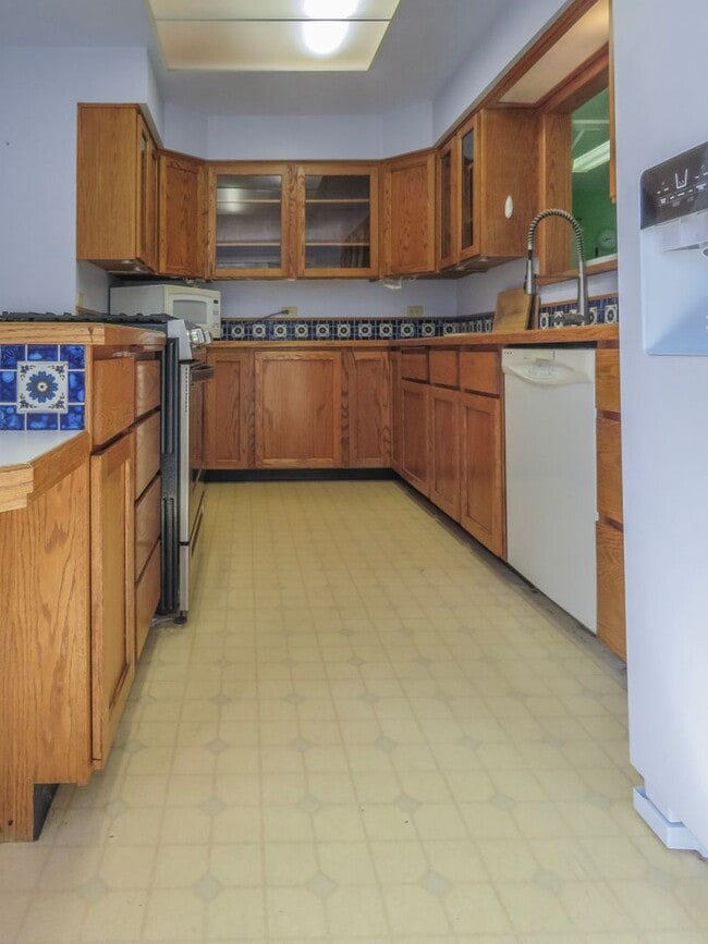 Building Photo - *** 4 Bedroom Sellwood Home ***