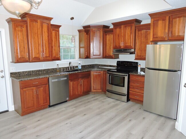 Building Photo - 213 Southgate Dr