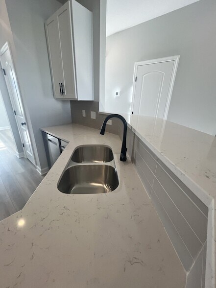 Building Photo - 4548 Hoboken Wy
