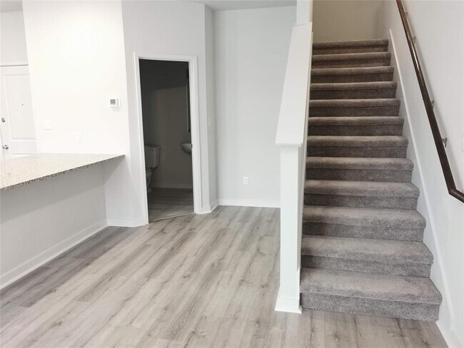 Building Photo - 605 W South St