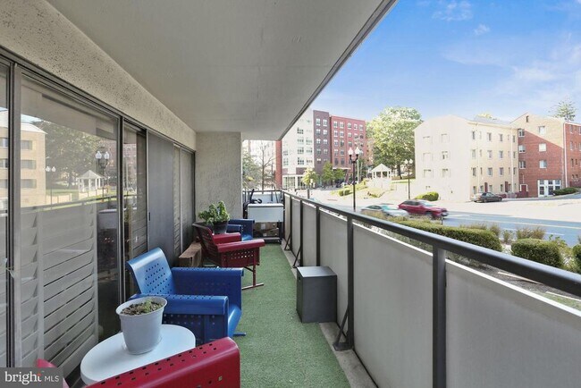 Building Photo - 5300 Columbia Pike