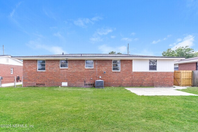 Building Photo - 6603 Syringa Ln
