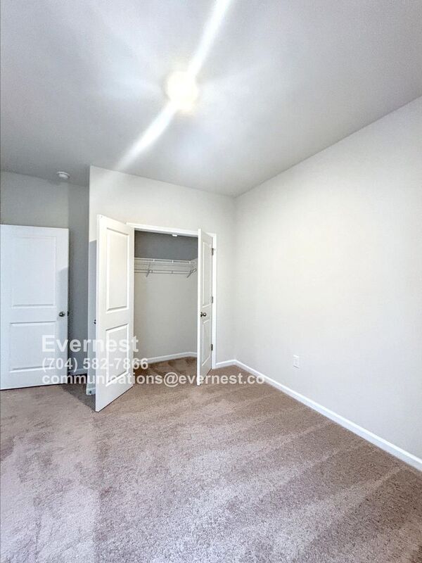 Building Photo - 129 Lightning Dr