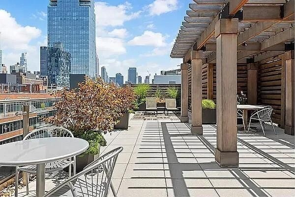 Building Photo - 540 W 28th St