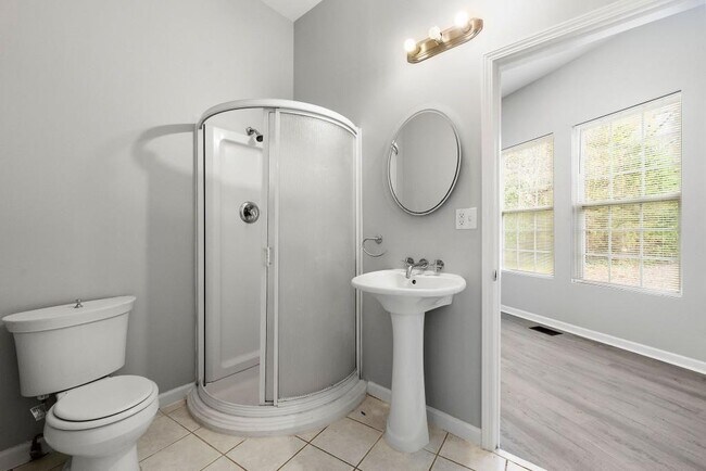 Building Photo - 880 Melody Ln