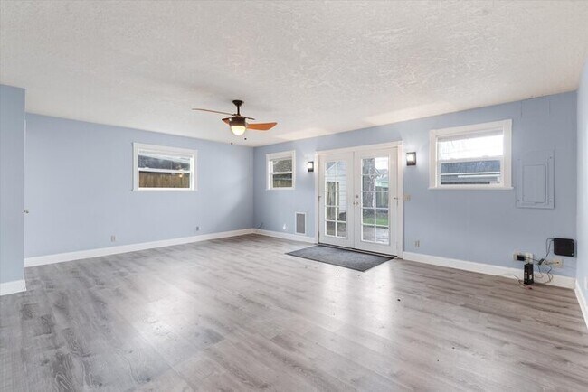 Building Photo - 657 22nd Ave