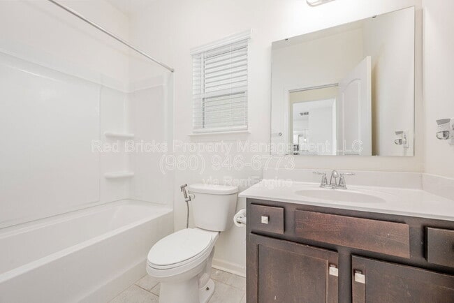 Building Photo - 4698 Selhurst Dr