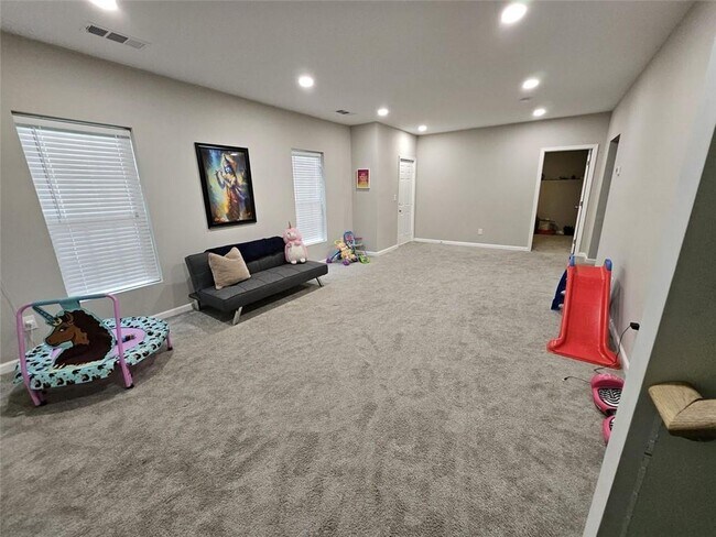Building Photo - 3665 Moor Pointe Dr