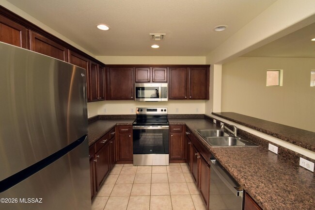 Building Photo - 10610 E Pleasant Pasture Dr