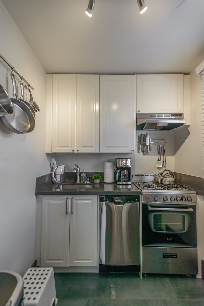 3034 Beech St - Kitchen - 1505 Fern Street