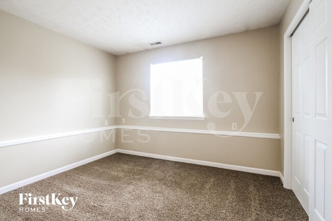 Building Photo - 1056 Oak Leaf Rd