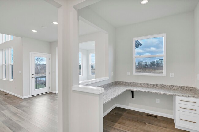 Building Photo - 668 Branson Dr