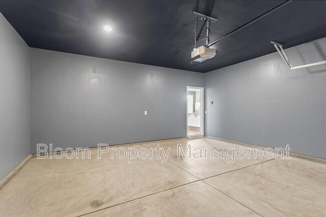 Building Photo - 502 Lk Rdg Blvd