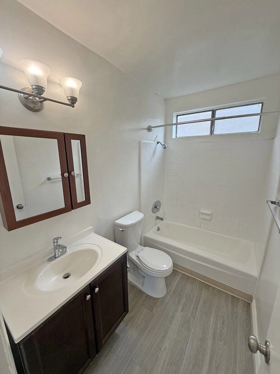 Building Photo - 3365 Keystone Av