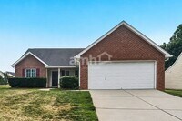 Building Photo - 5701 Hidden Lake Dr