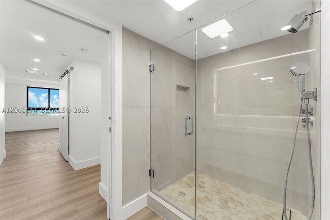 Building Photo - 251 Crandon Blvd