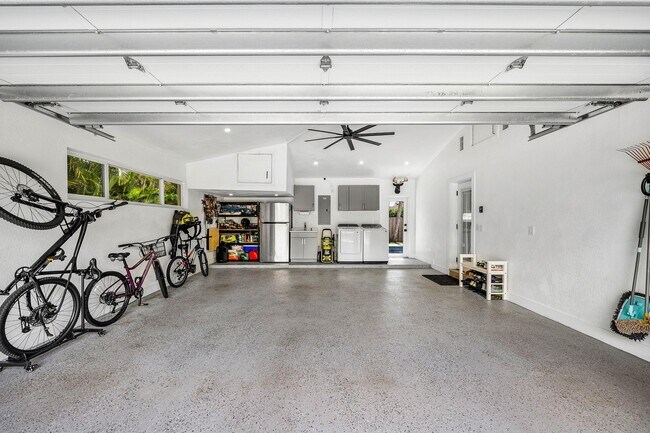 Building Photo - 2866 SW 8th St