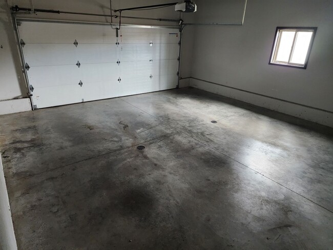 Building Photo - Two bedroom two bathroom Duplex