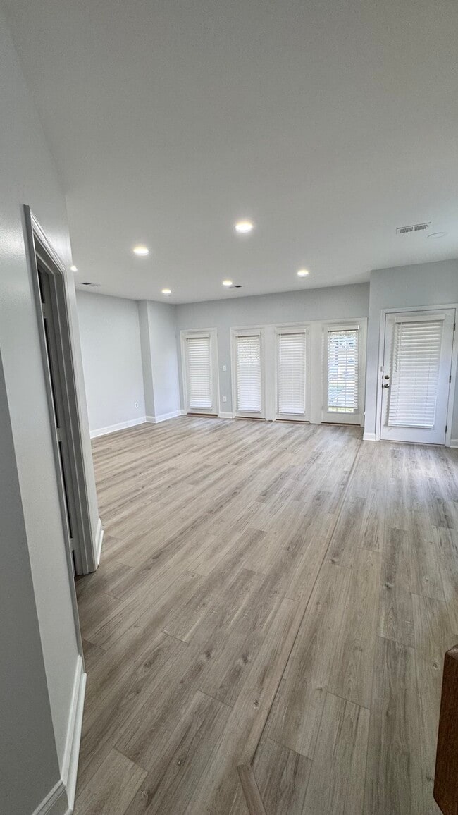 Building Photo - 16510 Bobster Ct