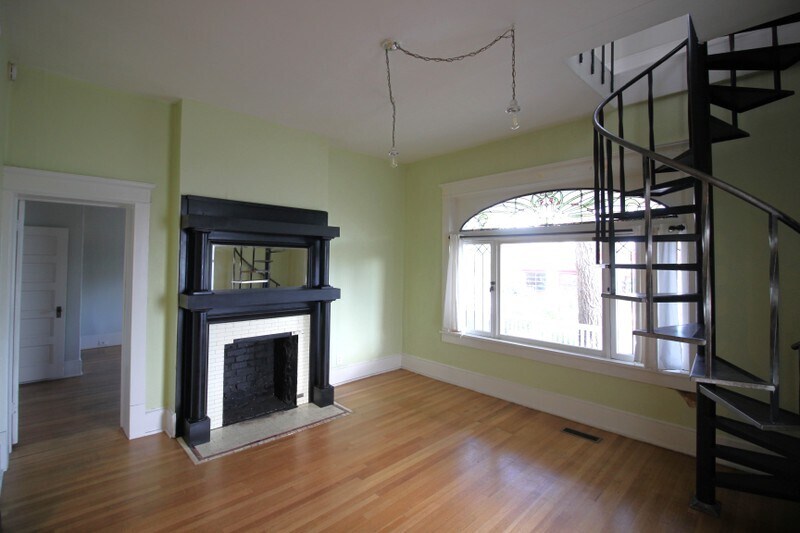 Building Photo - 851 E 3rd Ave