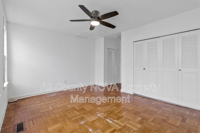 Building Photo - 123 E St SE