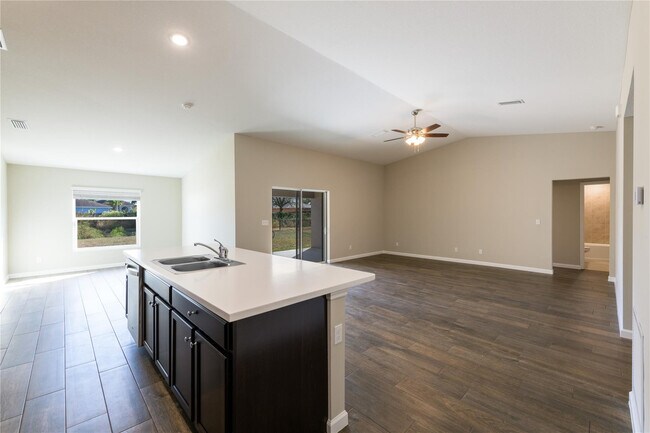 Building Photo - 730 SW McCall Rd